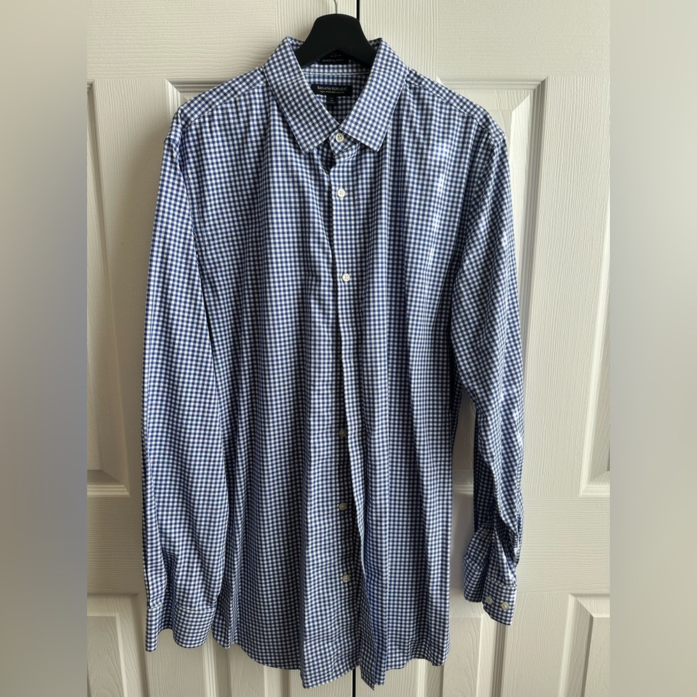 Banana Republic Blue and White Casual Button Down Shirt
